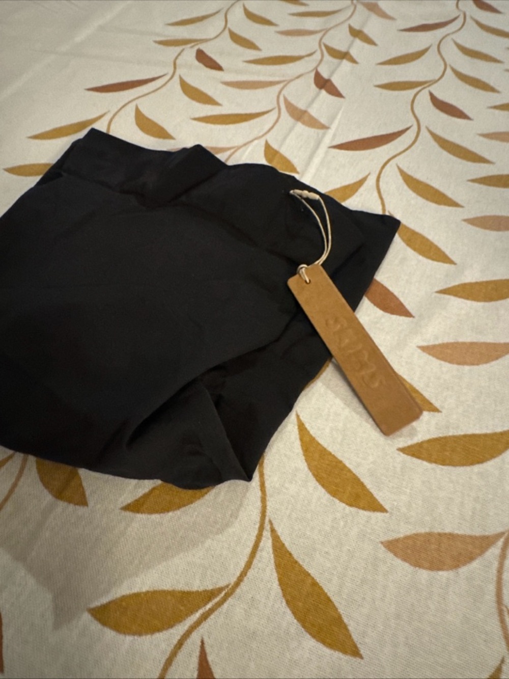 SKIMS Black High-Waist Mid-Thigh Shaping Shorts - Picture 9 of 9